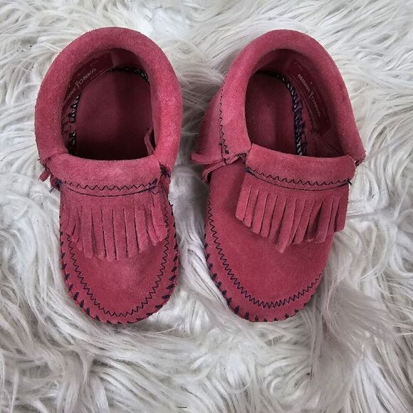 Minnetonka 4 Toddler Boots Hot pink Moccasins Fringe Slip On Soft Sole Booties - Picture 2 of 5